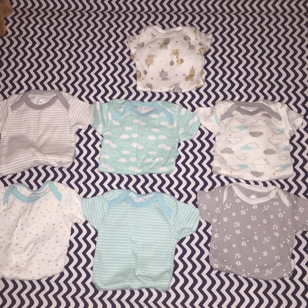 7 baby onsie shirts